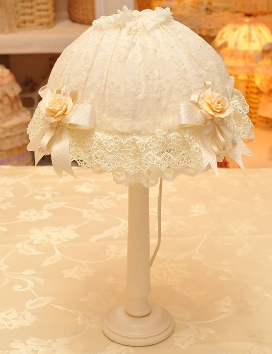 آباژور شیری رنگ