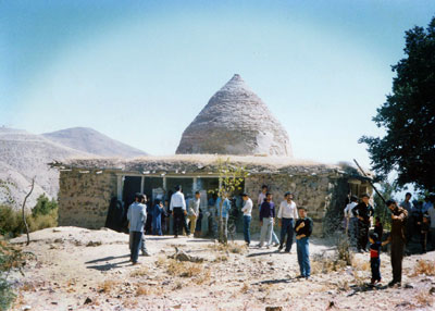 http://s3.picofile.com/file/7729886662/old_pic.jpg