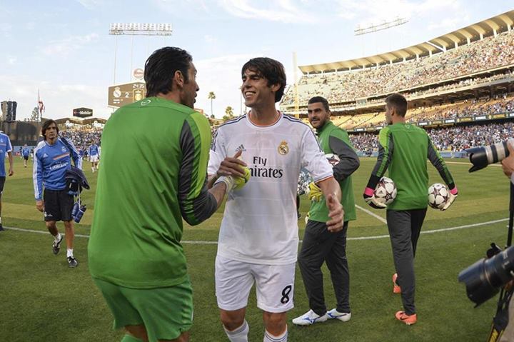 http://s3.picofile.com/file/7878714294/buffon_kaka.jpg