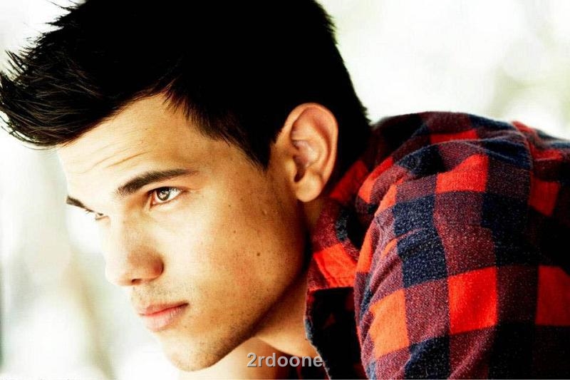 http://s3.picofile.com/file/7943613759/4_Pictures_of_Taylor_Lautner_compilation_2013_pics_taylor.jpg