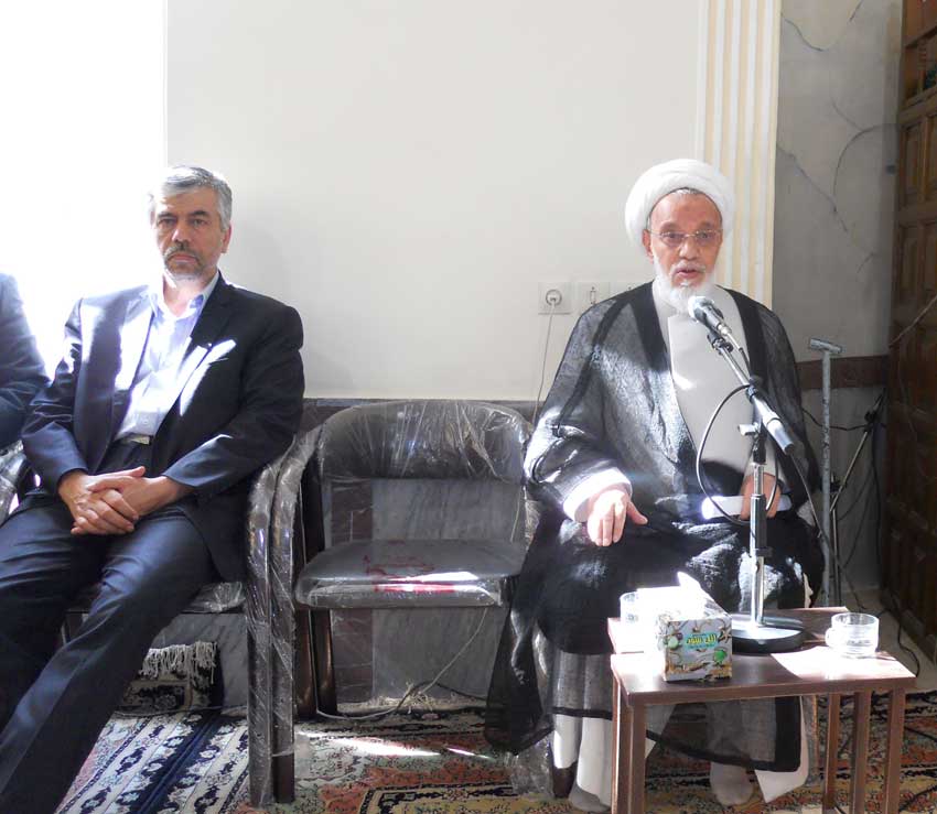 آیت الله دکتر هاشم زاده هریسی و محمداسماعیل سعیدی در نشست بررسی مشکلات ناشنوایان در محل مسجد امام زمان شهرک ارم تبریز