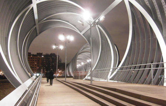 طراحی جالب پل عابر پیاده Arganzuela توسط معمار Dominique Perrault در مادرید، اسپانیا 
