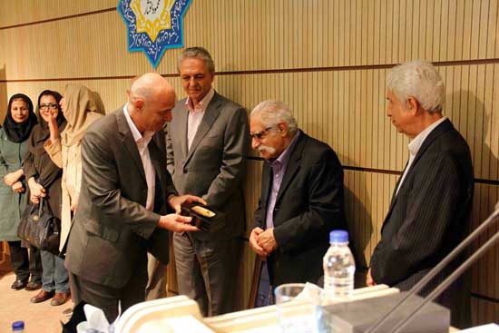 http://s3.picofile.com/file/7982971498/arfaei_11.jpg