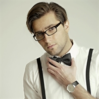 http://s3.picofile.com/file/7984600107/amir.jpg