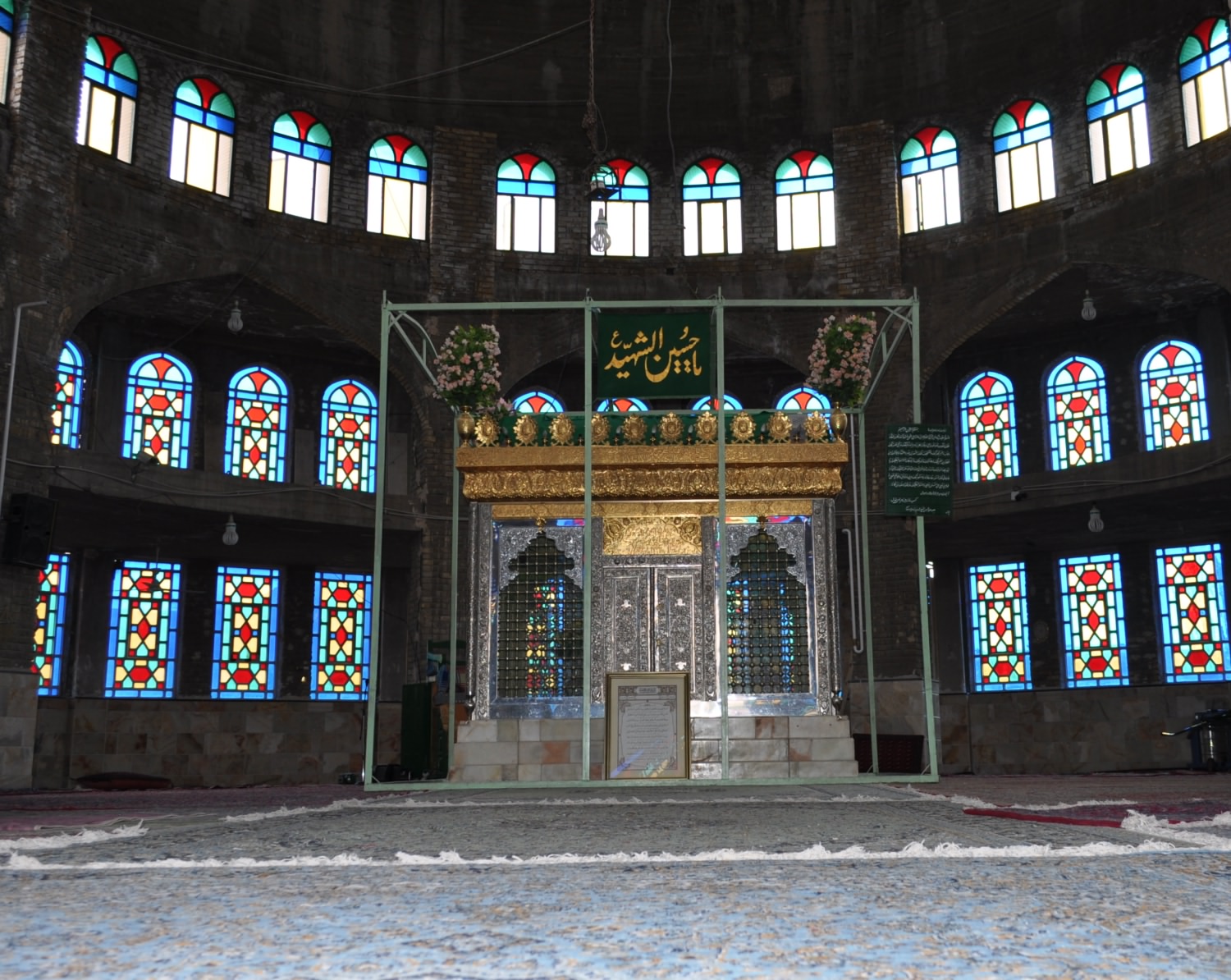 نمای داخلی امام زاده