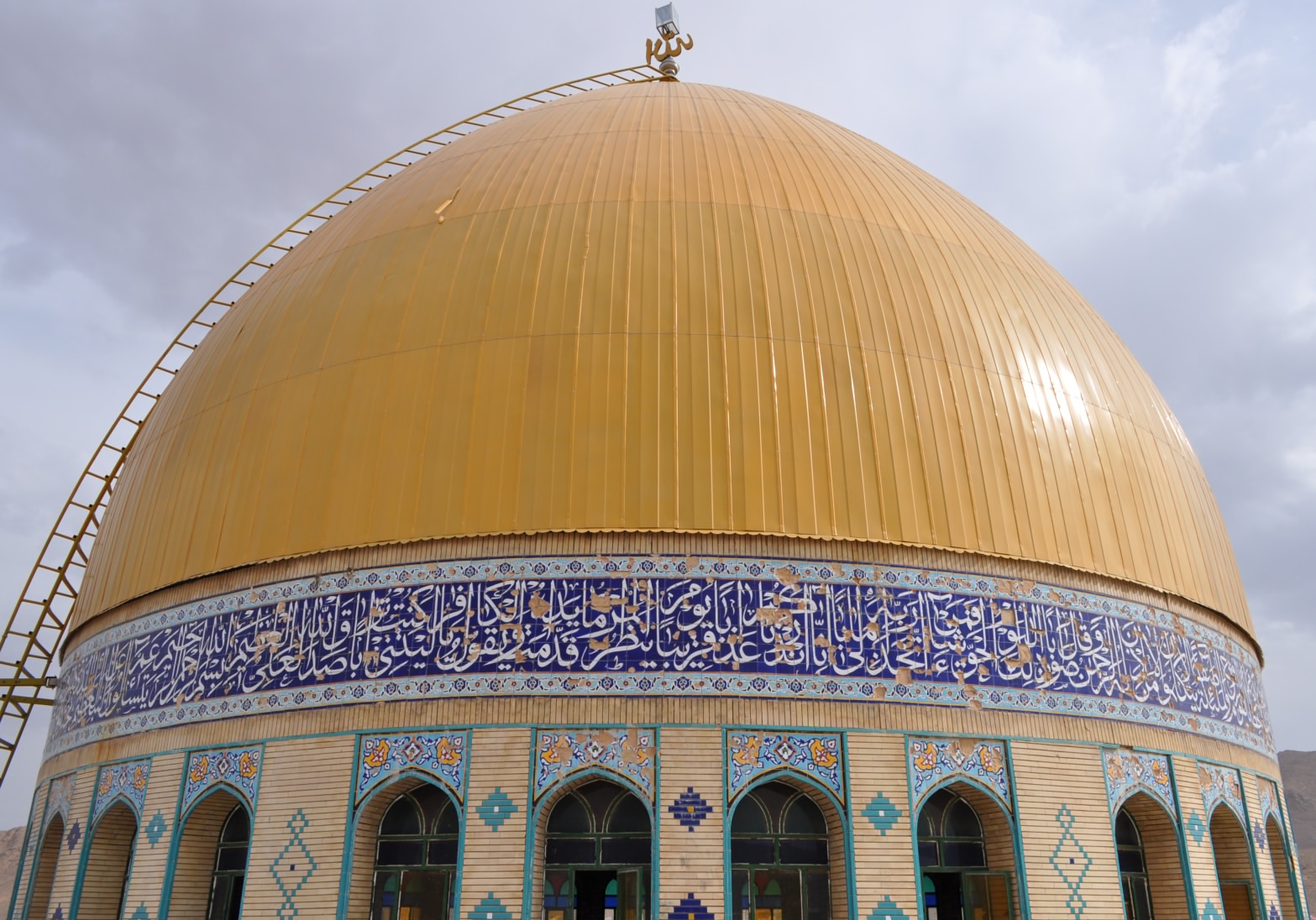 نمای بیرونی امام زاده