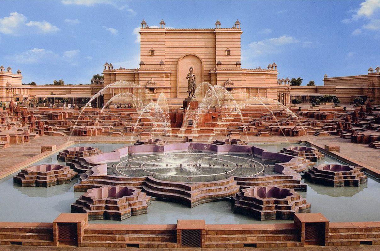 http://s3.picofile.com/file/8195031326/12_Delhi_Akshardham_Temple_Musical_Fountains_Postcard.jpg