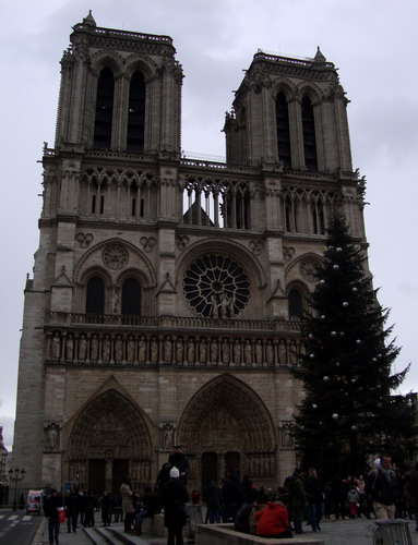 فرانسه ، پاریس (رودخانۀ سن، کلیسای نوتردام، میدان ریپابلیک) – ۳۱ ژانویه ۲۰۱۵