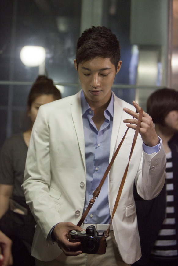 Photos - Kim Hyun Joong Holding a One Of A Kind Leica Camera