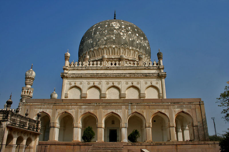 http://s3.picofile.com/file/8196301092/33Tomb_of_Muhammad_Qutb_Shah_in_Hyderabad_W_IMG_4636.jpg