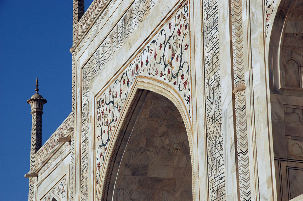 http://s3.picofile.com/file/8196917050/AGR_Agra_Taj_Mahal_vaulted_arche_embellished_with_pietra_dura_scrollwork_and_quotations_from_the_Quran_3008x2000.jpg