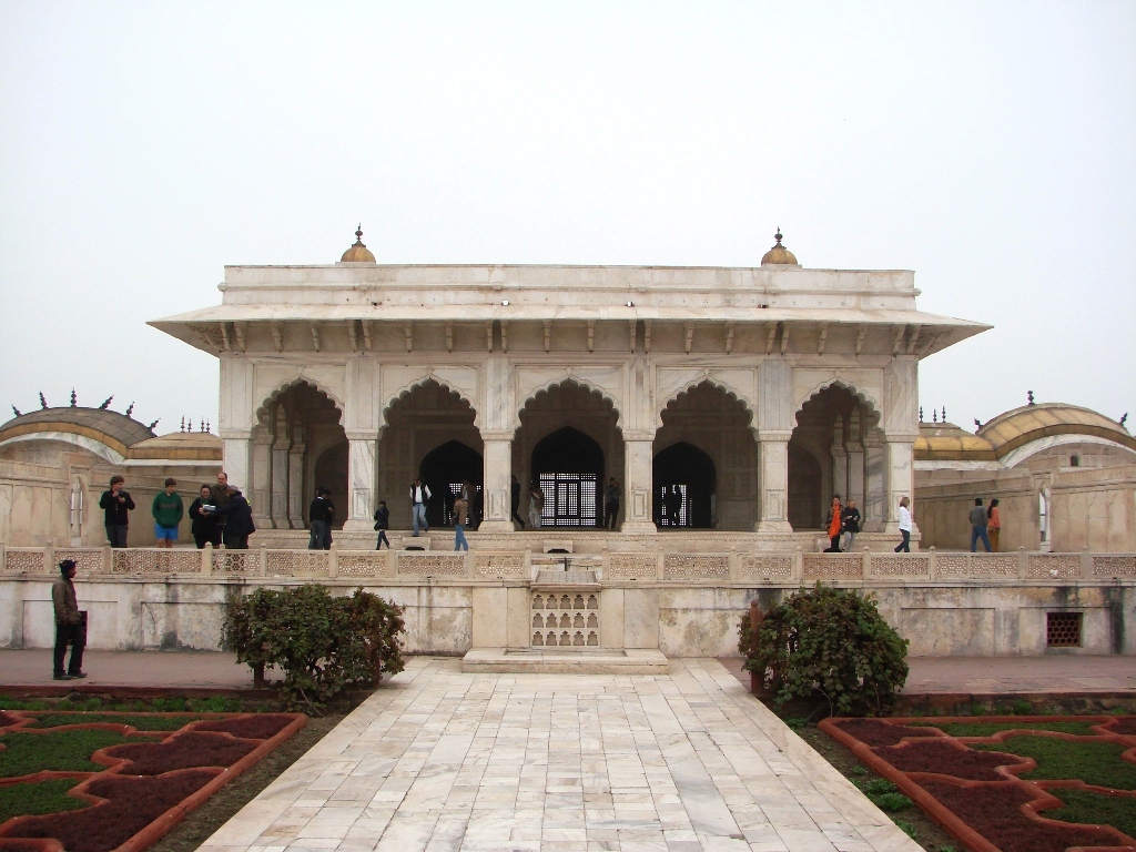 http://s3.picofile.com/file/8197397784/External_view_of_Khas_Mahal_at_Agra_Fort.JPG