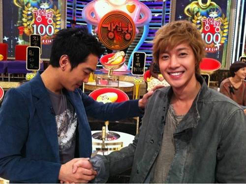 Kim Hyun Joong and Handsome Guy Certified Public Shot