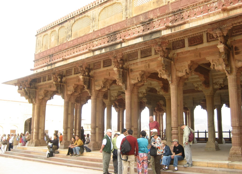 http://s3.picofile.com/file/8199612884/04_01_Diwan_i_Am_of_Amber_Fort_taken_by_Meimei_large.jpg