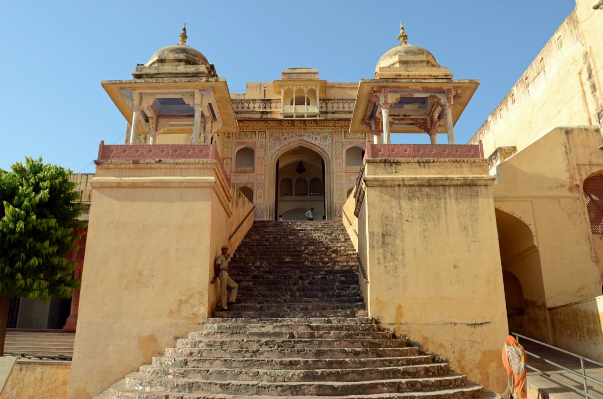 http://s3.picofile.com/file/8199613476/10_Jaipur_Amber_Fort_Looking_Up_To_Singh_Pol_Lions_Gate.jpg