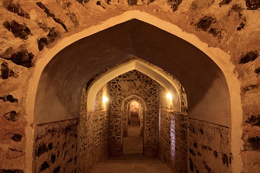 http://s3.picofile.com/file/8199616068/tunnel_entrance_amer_fort_jaipur_india.jpg