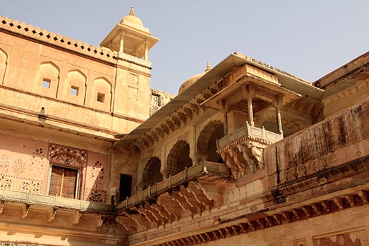 http://s3.picofile.com/file/8199616576/private_chambers_amer_fort_jaipur_india.jpg