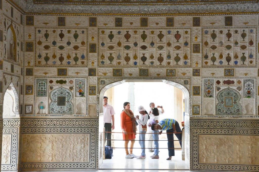 http://s3.picofile.com/file/8199618068/Mirror_Palace_Amber_Fort_Jaipur_India.jpg