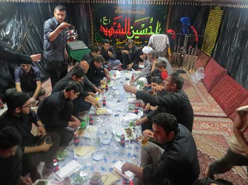 افطارروزه داران هیئت زوارالحسین(ع)، سومین سالگرد شهادت استوار دوم محمد علی دولت آبادی