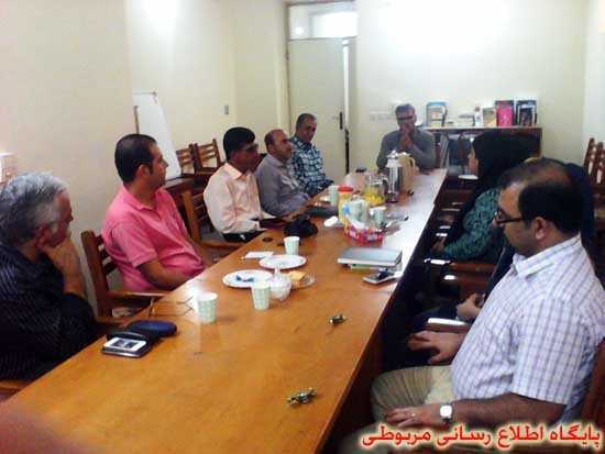 http://s3.picofile.com/file/8201163284/NESHASTE_EIDANEH_7_.jpg