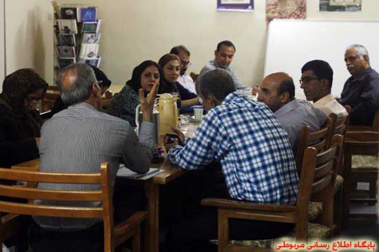 http://s3.picofile.com/file/8201164326/NESHASTE_EIDANEH_15_.jpg