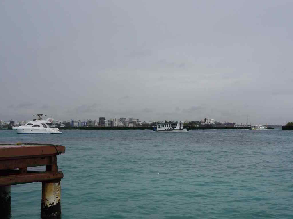 http://s3.picofile.com/file/8203072076/039.jpg