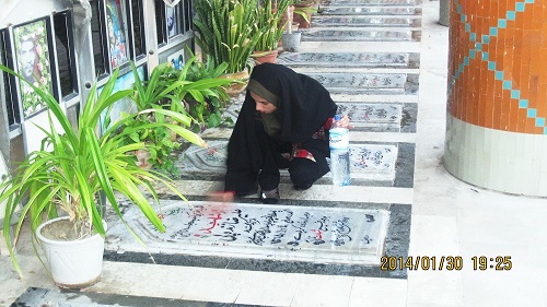 شستن قبر شهدا بوشهر .خودم