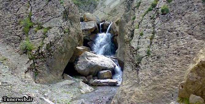تصویری از آبشار روستای چرم در شهرستان کلات نادر