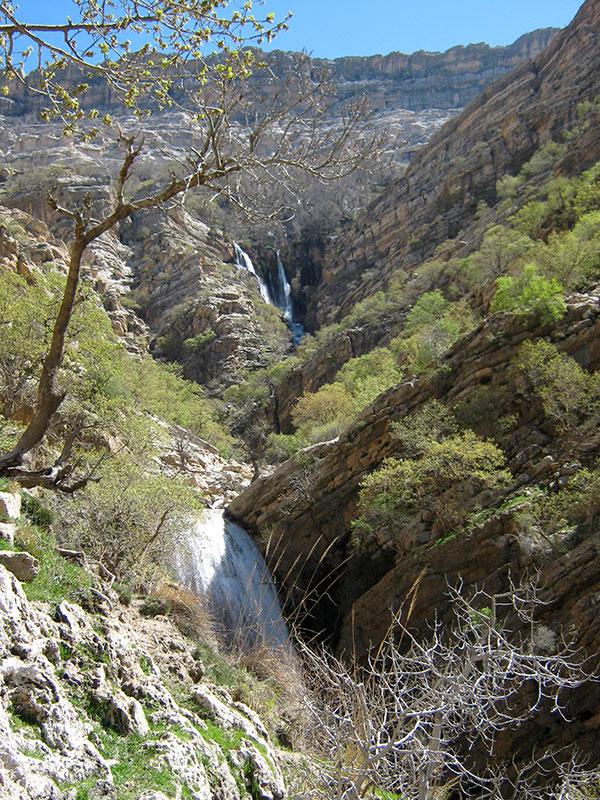 http://s3.picofile.com/file/8205908576/2124_2_2_3.JPG