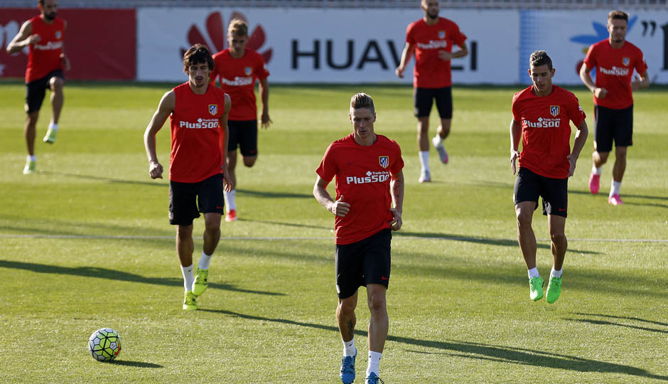 http://s3.picofile.com/file/8207392684/Fernand_Torres_Training_pics_before_the_match_against_LAP_by_F9Tfans_blogsky_com.jpg