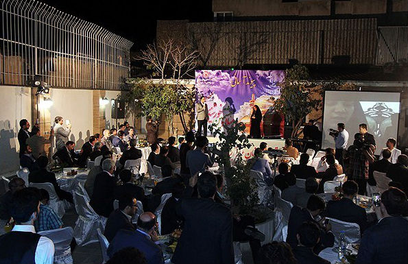 http://s3.picofile.com/file/8207666600/13940o_530173943650_PhotoL.jpg