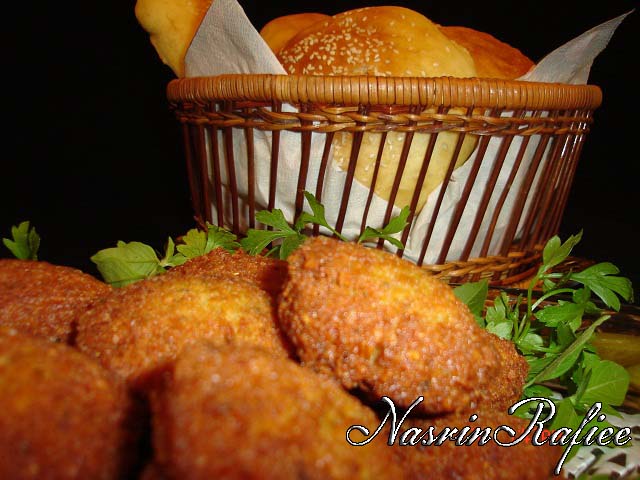 http://s3.picofile.com/file/8209654392/DSC09960.jpg