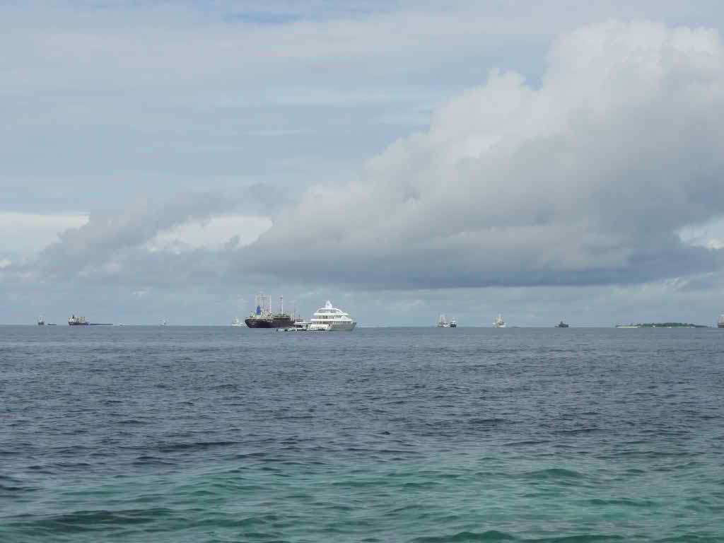 http://s3.picofile.com/file/8209966800/231.jpg