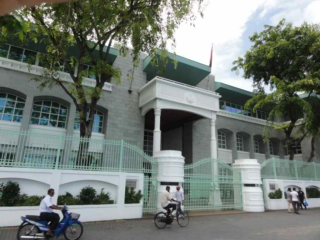 http://s3.picofile.com/file/8209966976/243.jpg