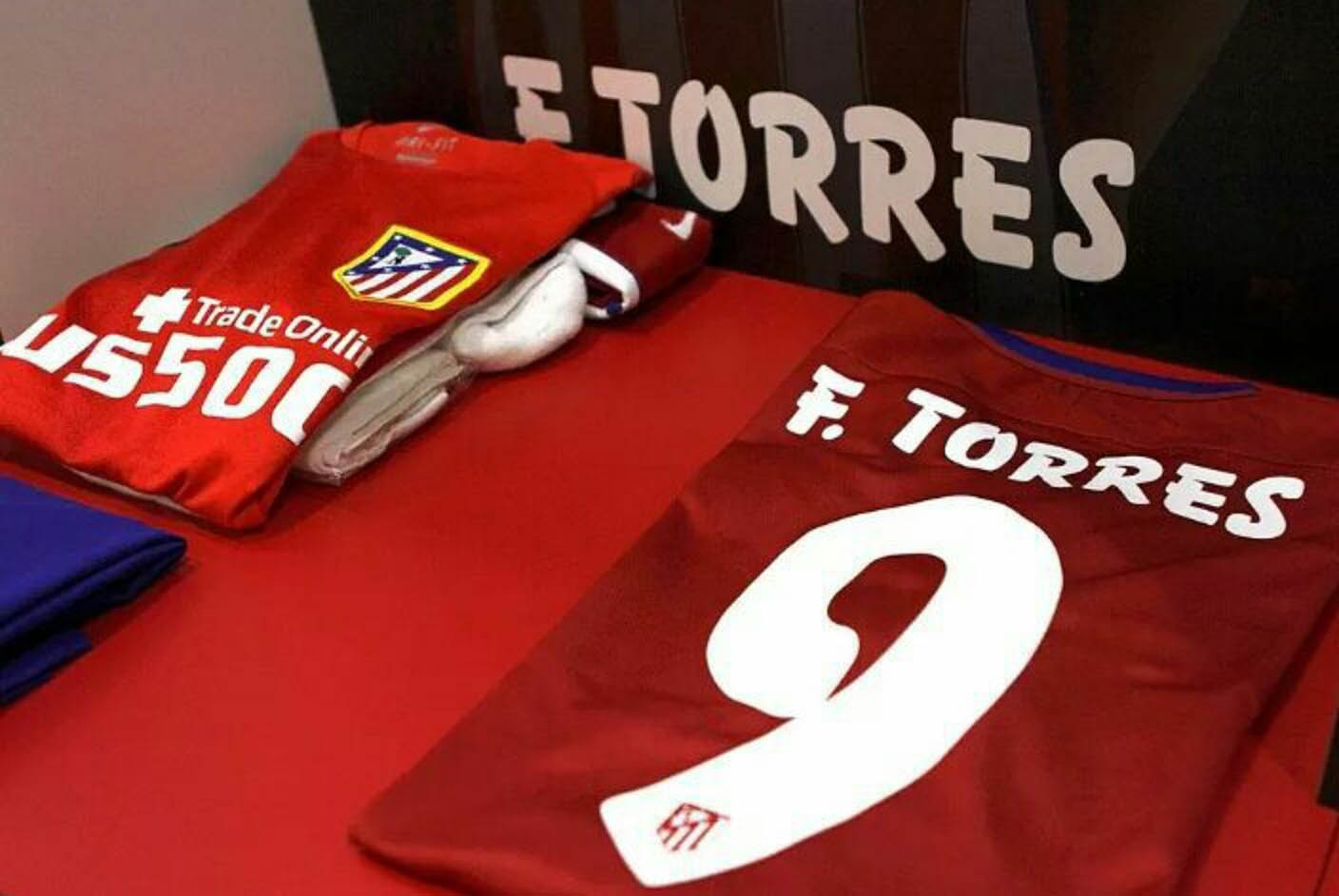 http://s3.picofile.com/file/8211919050/Fernando_Torres_pics_vs_FCB_By_F9Tfans_ir_13_.jpg