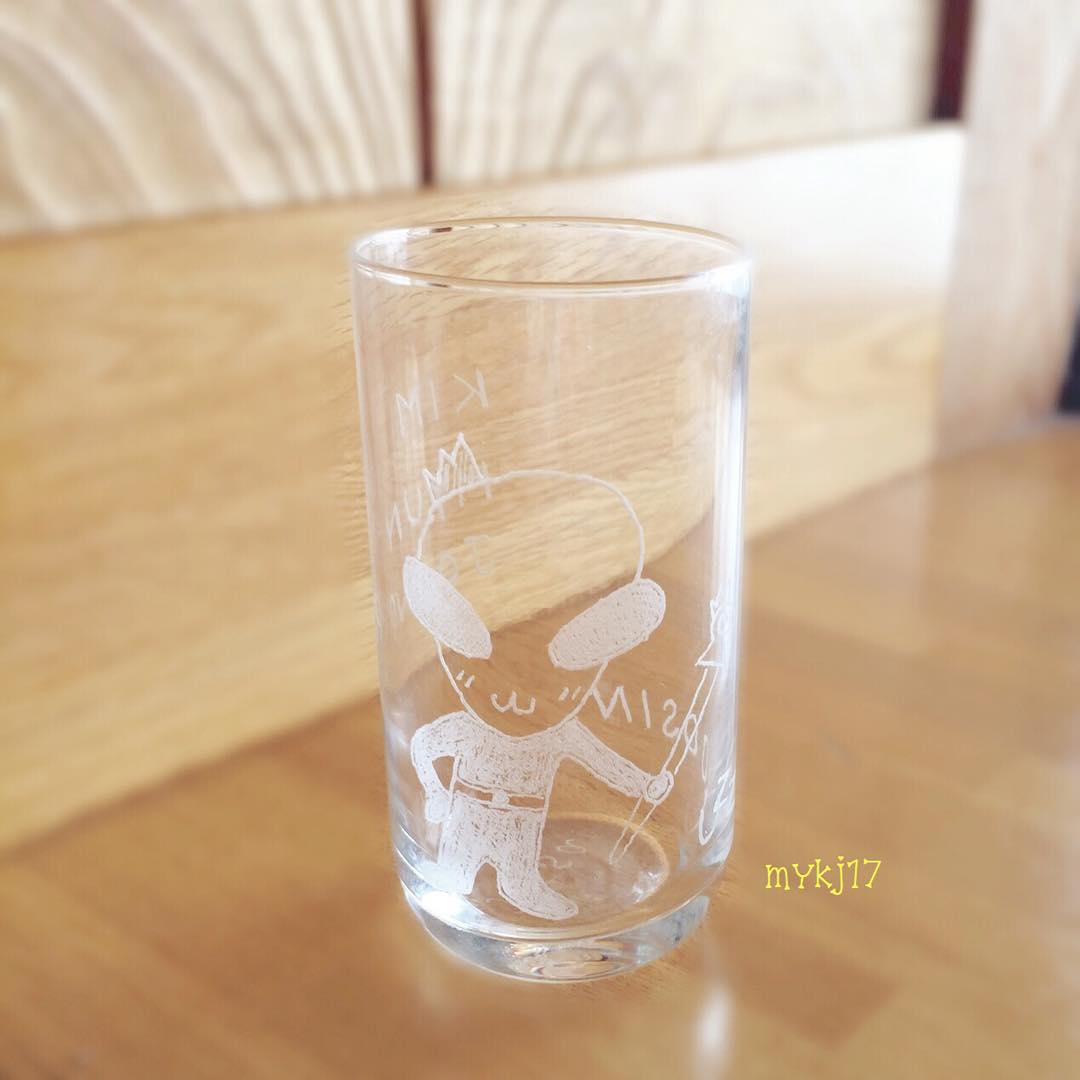 Uzoosin glass