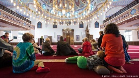 درب های مساجد آلمان به روی غیرمسلمانان گشوده شد
