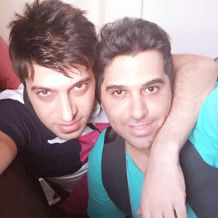 http://s3.picofile.com/file/8220438268/Instagram_1444643727121.jpg