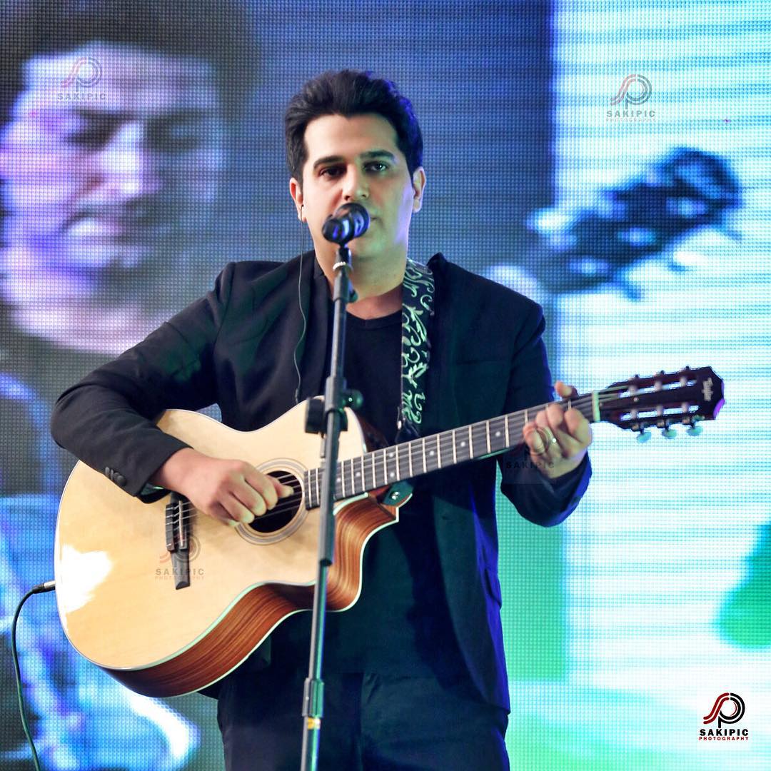http://s3.picofile.com/file/8220438876/Instagram_1445081115118.jpg