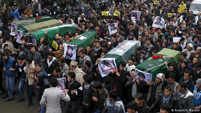 اخبار لحظه به لحظه صد ها هزار تظاهر کننده خشمگین به سمت در وازه ارگ کابل+ تصاویر