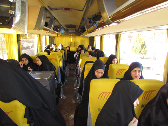 اعزام دانش‌آموزان دختر شهرستان گرمه به اردوی راهیان نور
