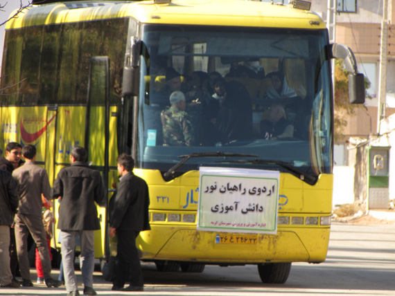اعزام دانش‌آموزان دختر شهرستان گرمه به اردوی راهیان نور