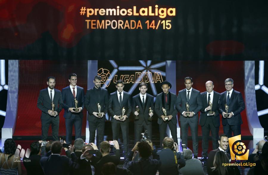 اهدای جایزه بهترین بازیکن فصل 2014/15 لالیگا اسپانیا به لیونل مسی