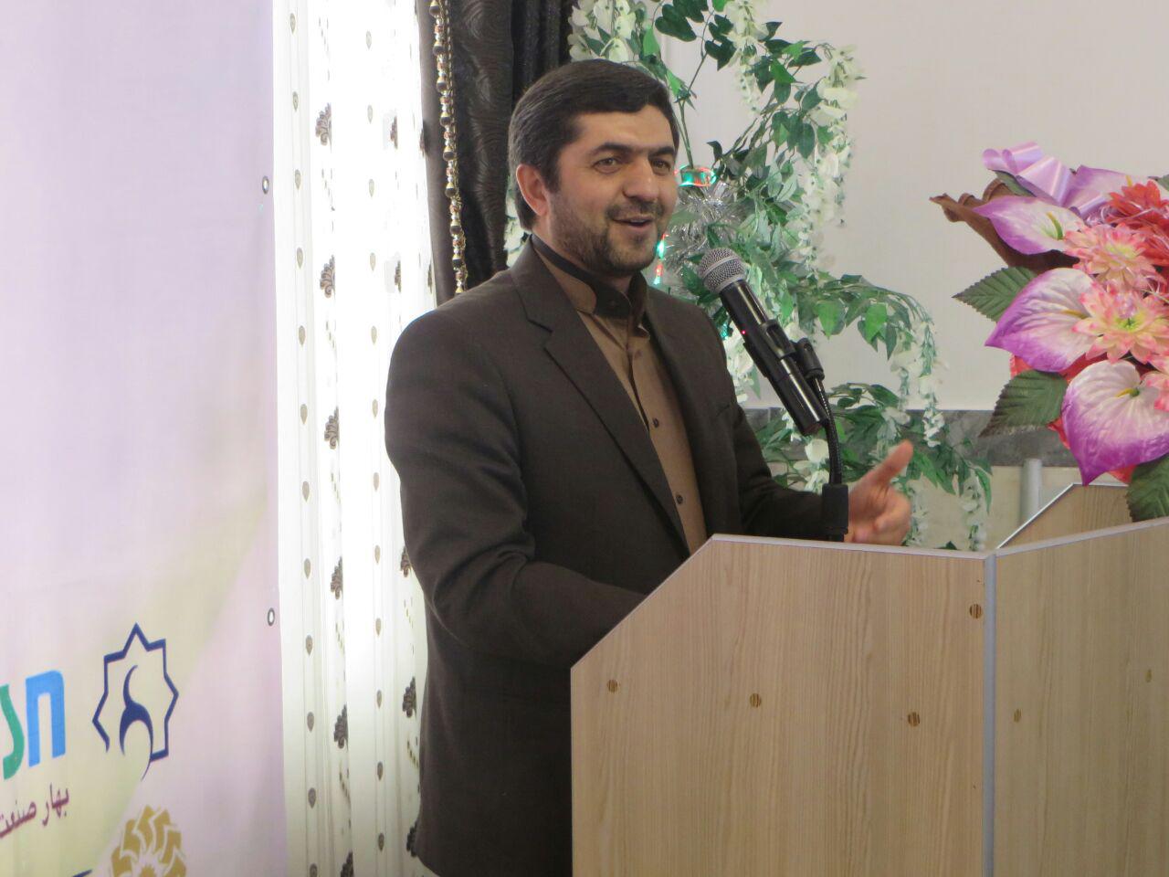 حسین پناه زاده عضو شورای شهر  آذرشهر در دومین همایش تجلیل از نام آوران و فعالان عرصه های علمی ، فرهنگی، اجتماعی و عمرانی قاضی جهان
