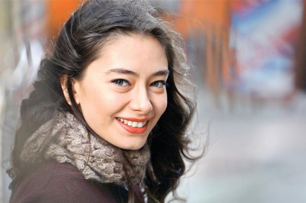 عکس های نسلیهان آتاگول بازیگر نقش نریمان در سریال فاتح جنگ - Neslihan Atagül سریال ترکی فاتح حربیه ( fatih harbiye )