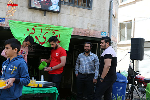 خادمين هيئت زوارالحسين در ايستگاه صلواتي شهيد دولت آبادي ويژه جشن نيمه شعبان98