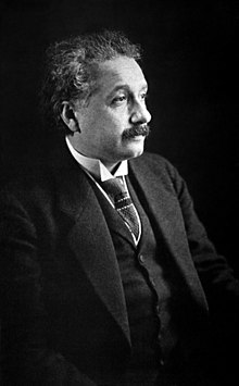 220px_Albert_Einstein_photo_1921.jpg
