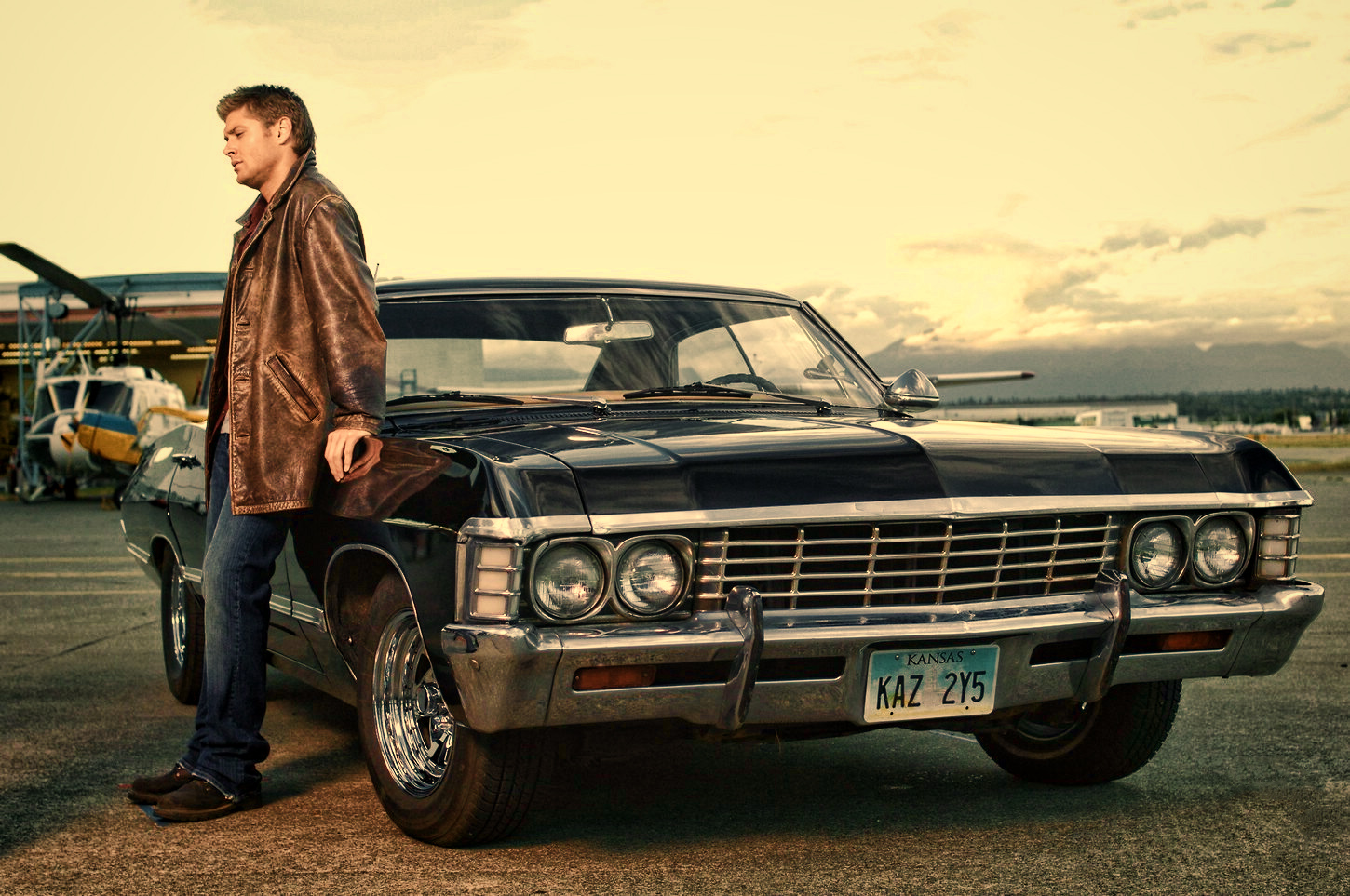 Dean_Winchester_with_Chevrolet_Impala_19