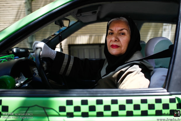 یک بازیگر زن در ایران راننده تاکسی شد